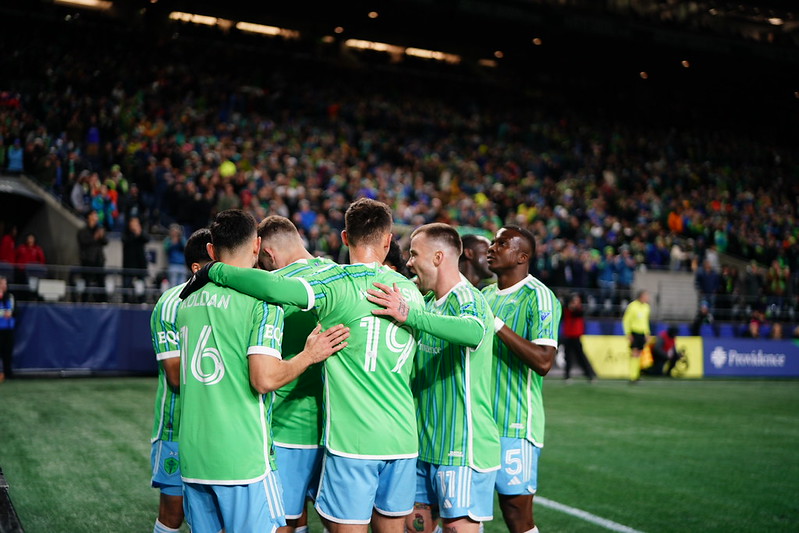 Seattle Ties Playoff Series with Dominant 4-2 Victory Over Minnesota