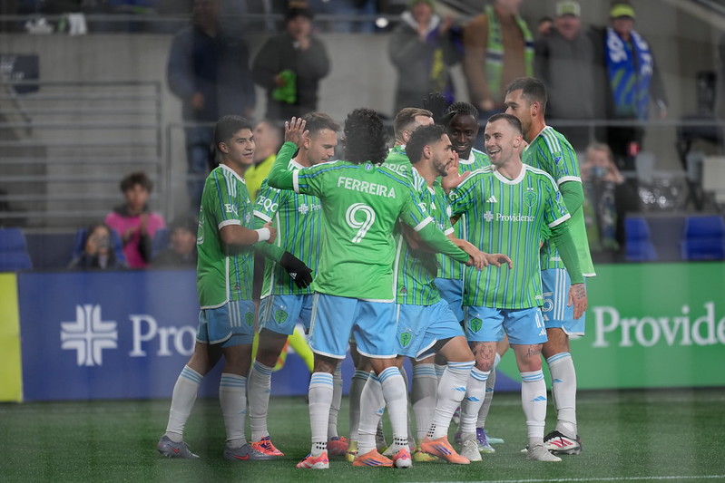 Seattle Ties Playoff Series with Dominant 4-2 Victory Over Minnesota