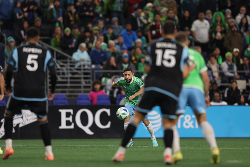 Seattle Ties Playoff Series with Dominant 4-2 Victory Over Minnesota