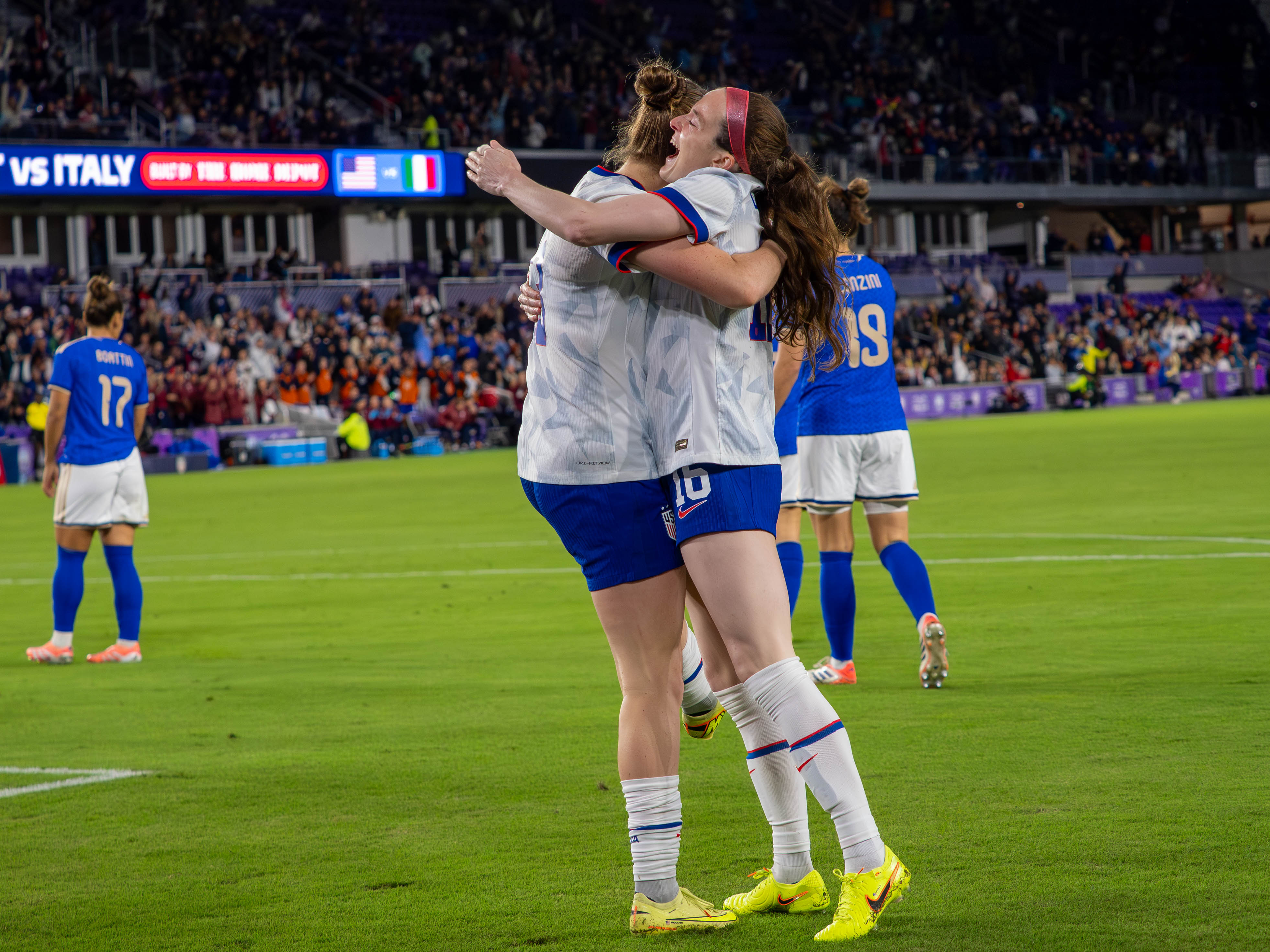 Macário Double Leads USA to 3-0 Victory Over Italy