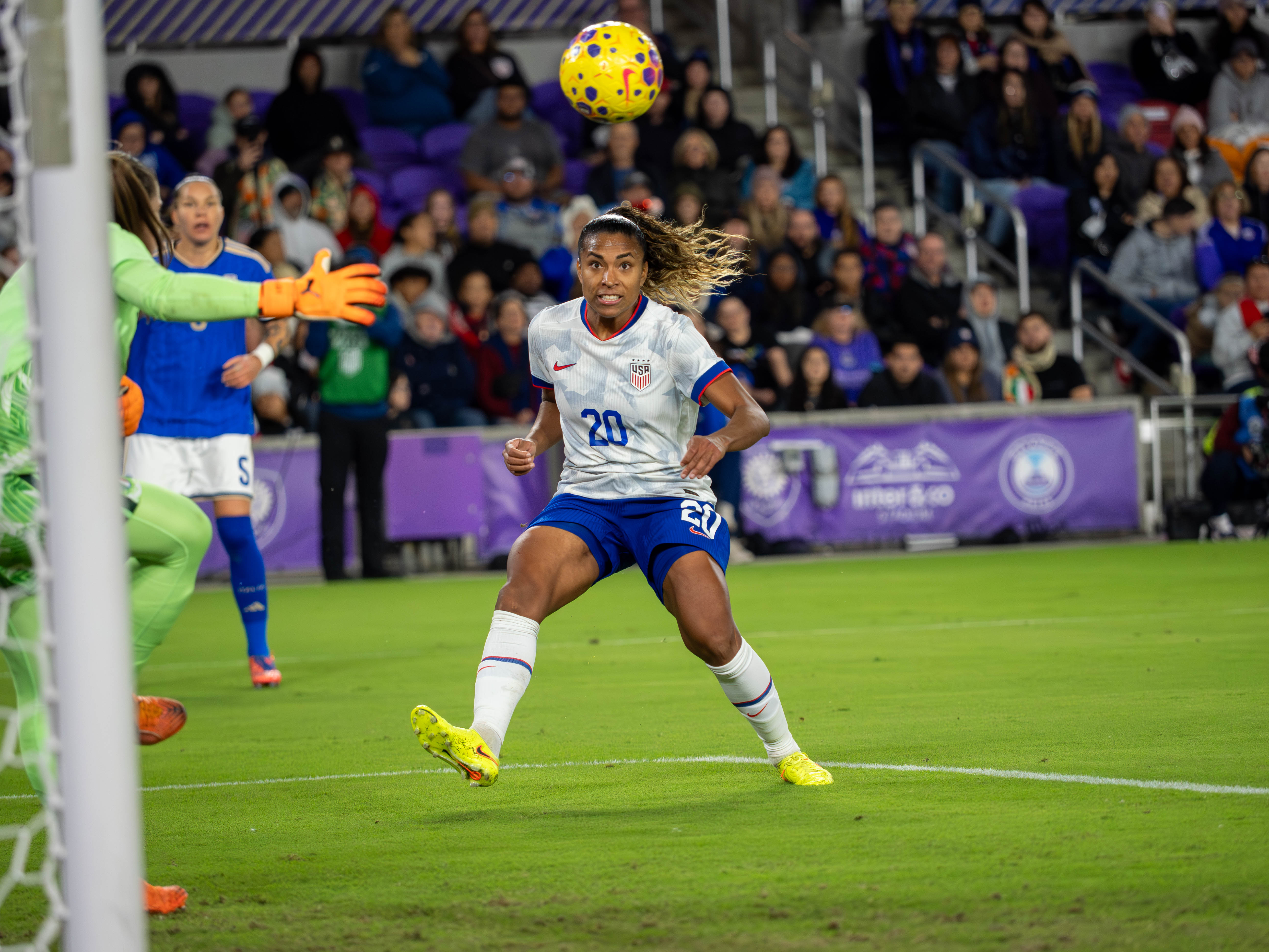 Macário Double Leads USA to 3-0 Victory Over Italy