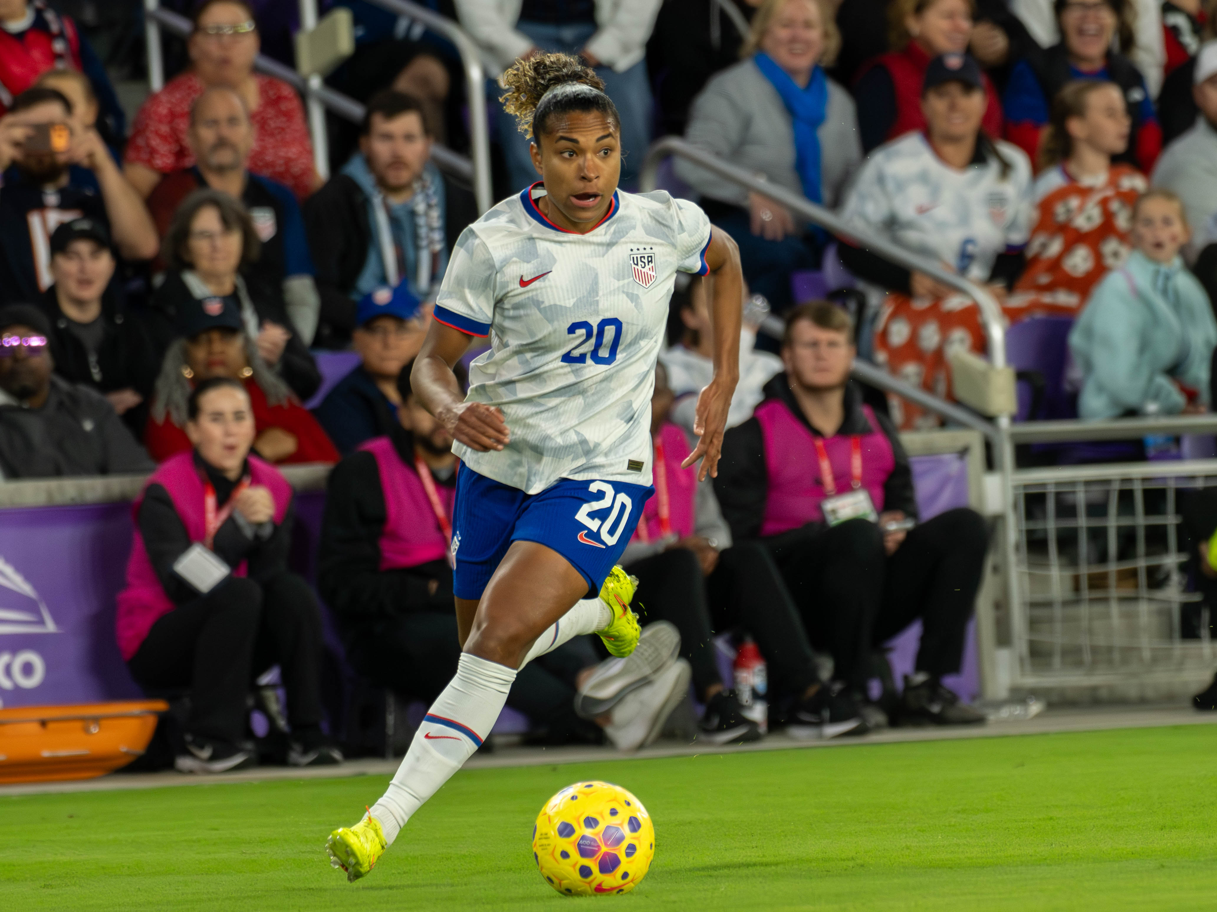 Macário Double Leads USA to 3-0 Victory Over Italy