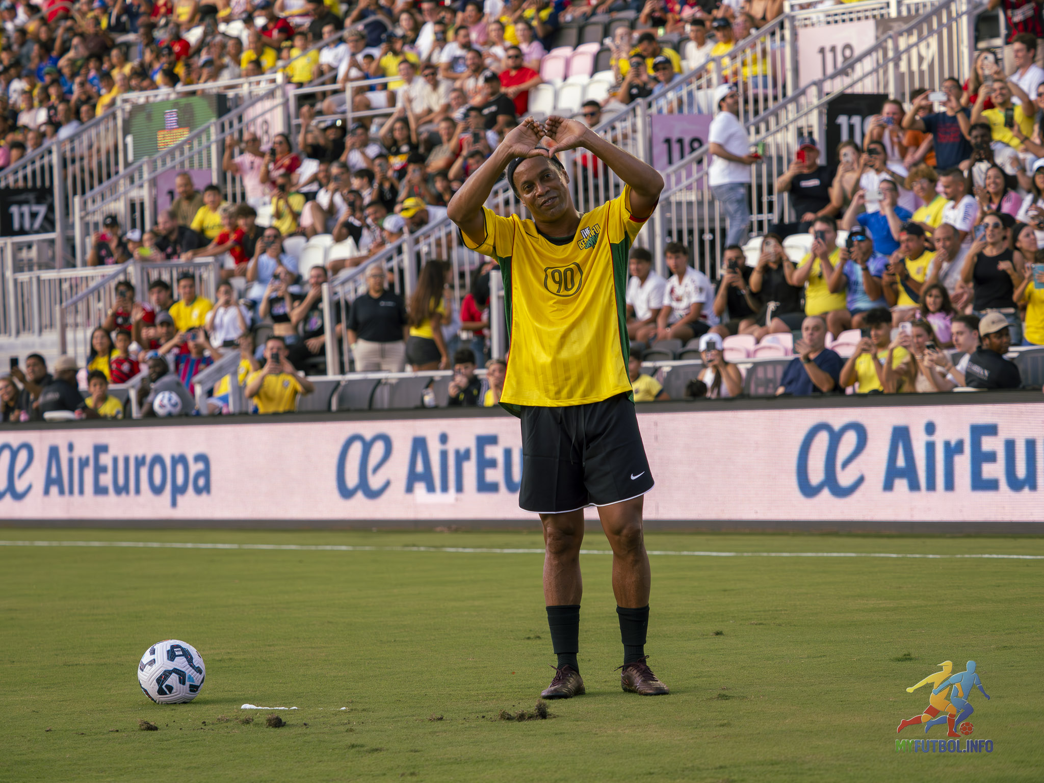 Legends Still Shine: Quaresma&#039;s Trivela Steals the Show at &quot;The Beautiful Game&quot;