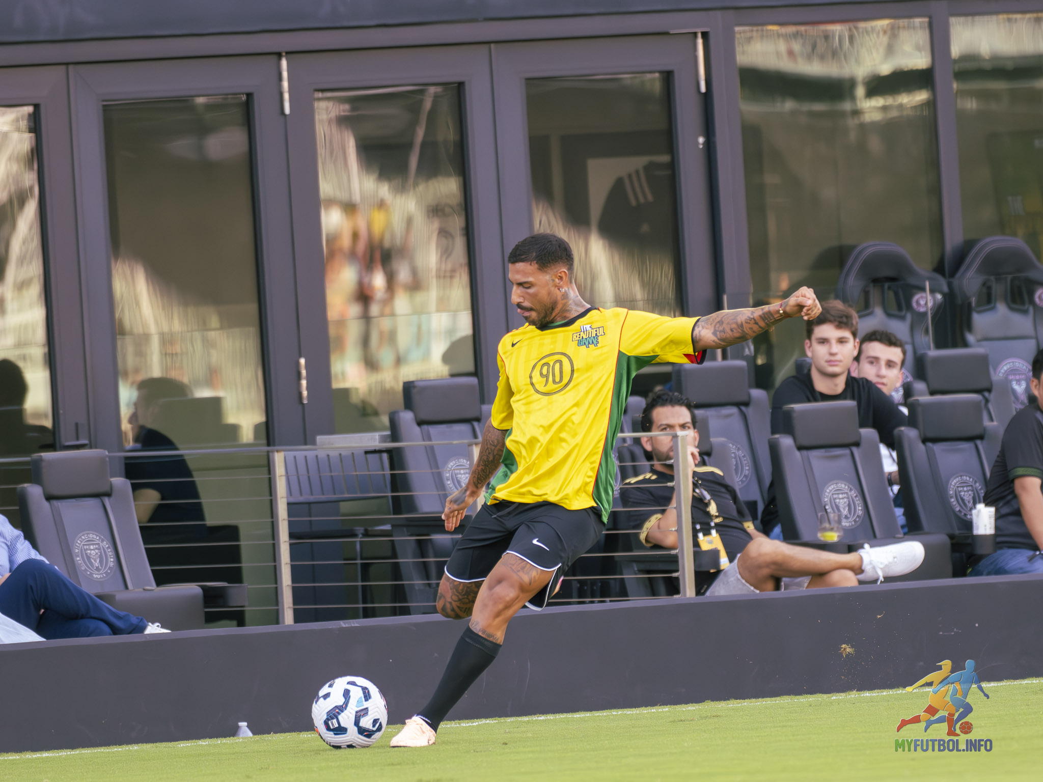 Legends Still Shine: Quaresma&#039;s Trivela Steals the Show at &quot;The Beautiful Game&quot;