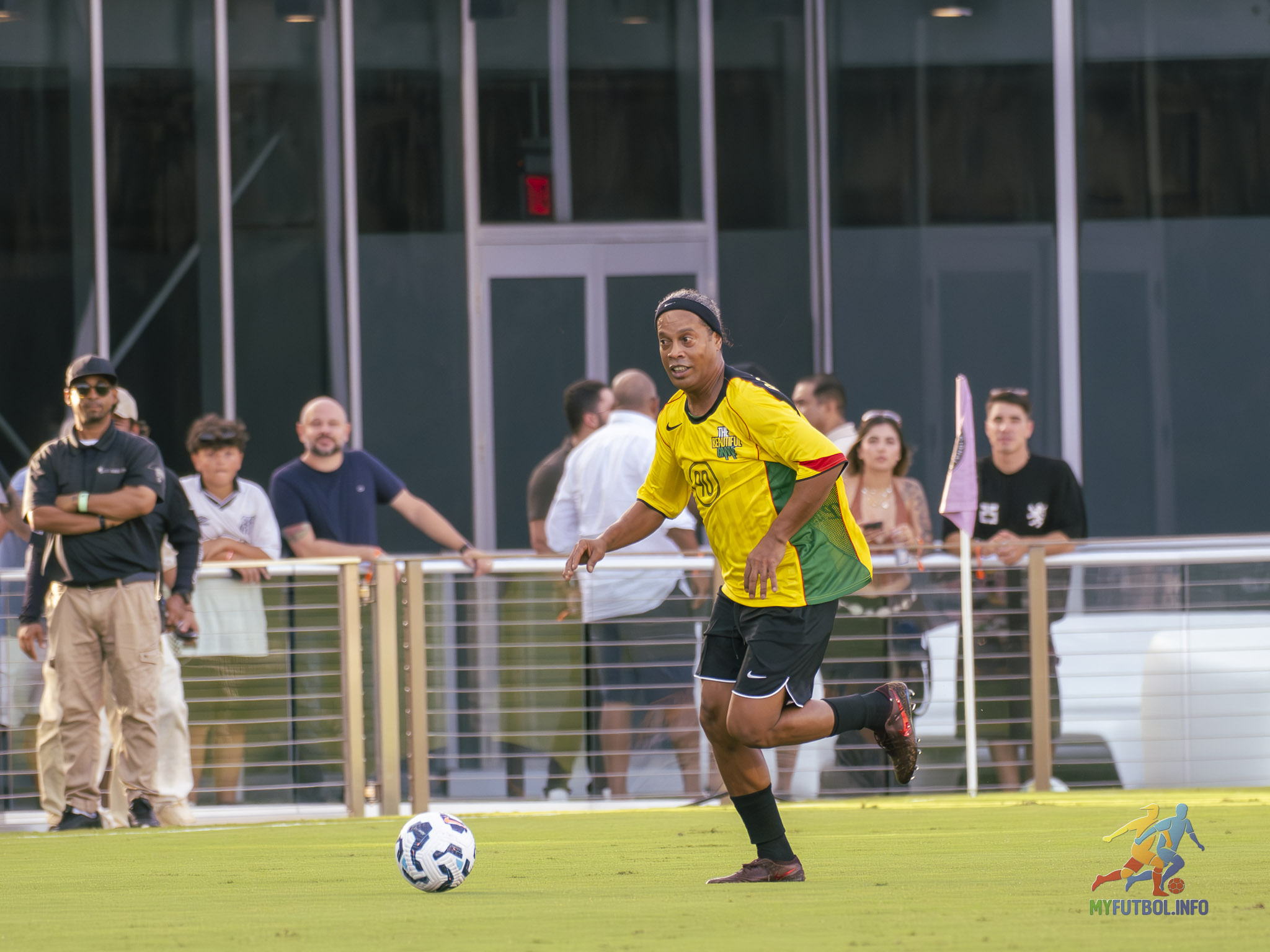 Legends Still Shine: Quaresma&#039;s Trivela Steals the Show at &quot;The Beautiful Game&quot;