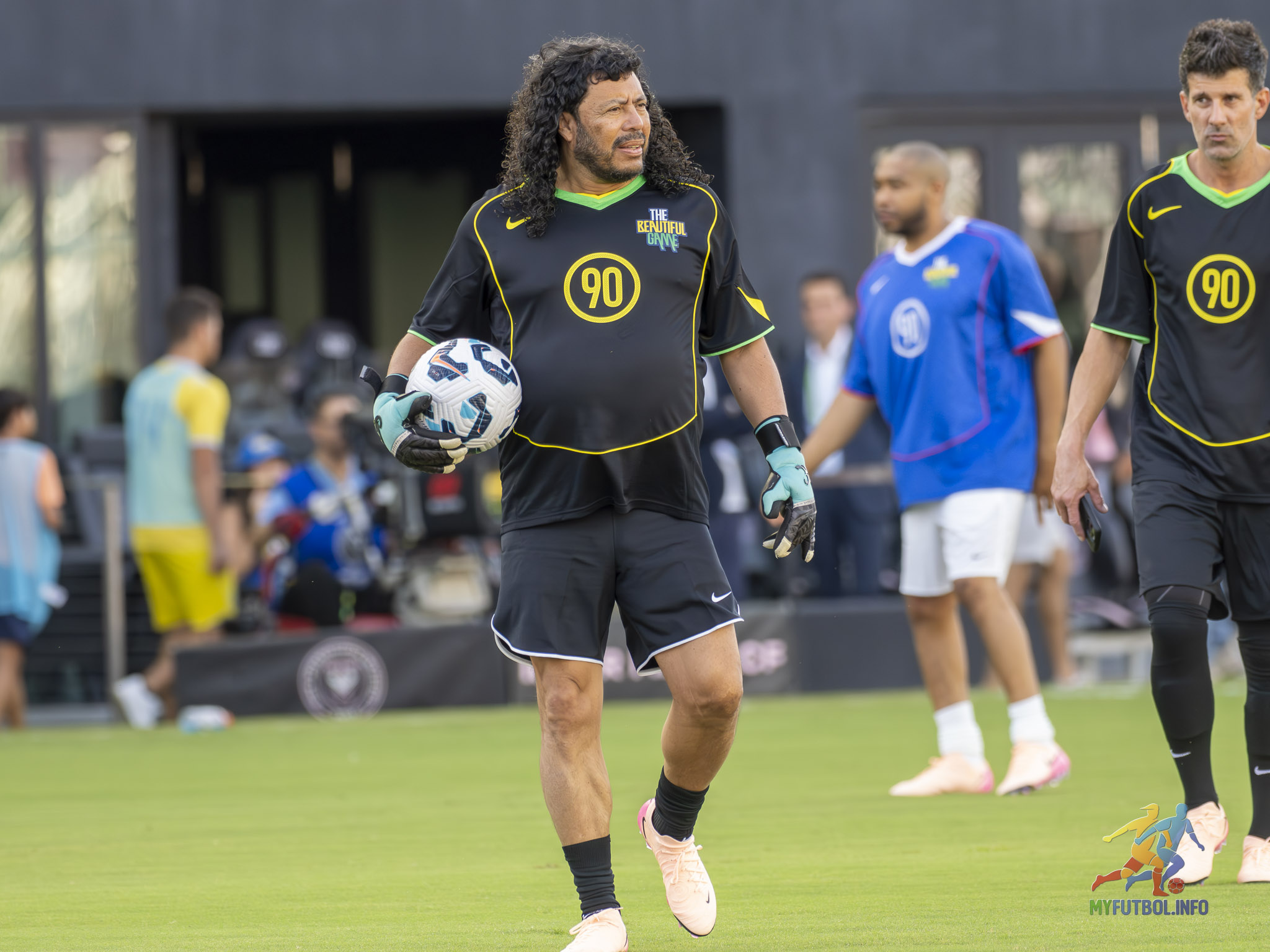 Legends Still Shine: Quaresma&#039;s Trivela Steals the Show at &quot;The Beautiful Game&quot;