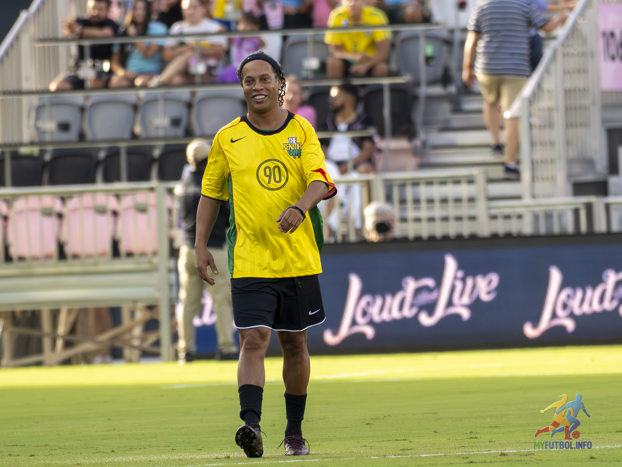 Legends Still Shine: Quaresma&#039;s Trivela Steals the Show at &quot;The Beautiful Game&quot;