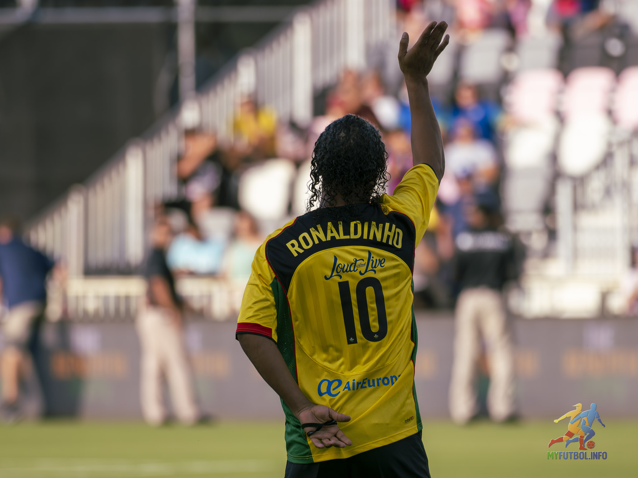 Legends Still Shine: Quaresma&#039;s Trivela Steals the Show at &quot;The Beautiful Game&quot;