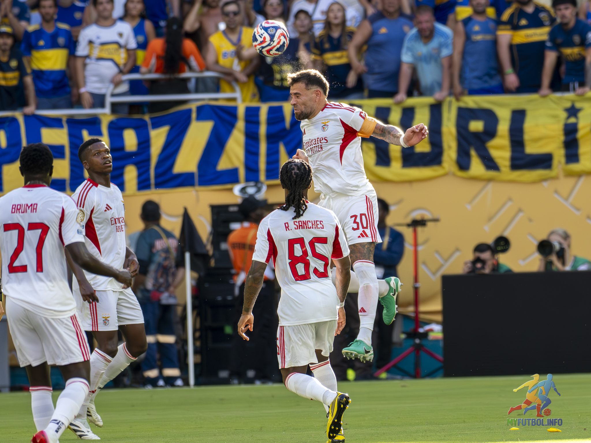 Electric Atmosphere at Hard Rock Stadium as Boca Juniors and Benfica Battle to Thrilling 2-2 Draw