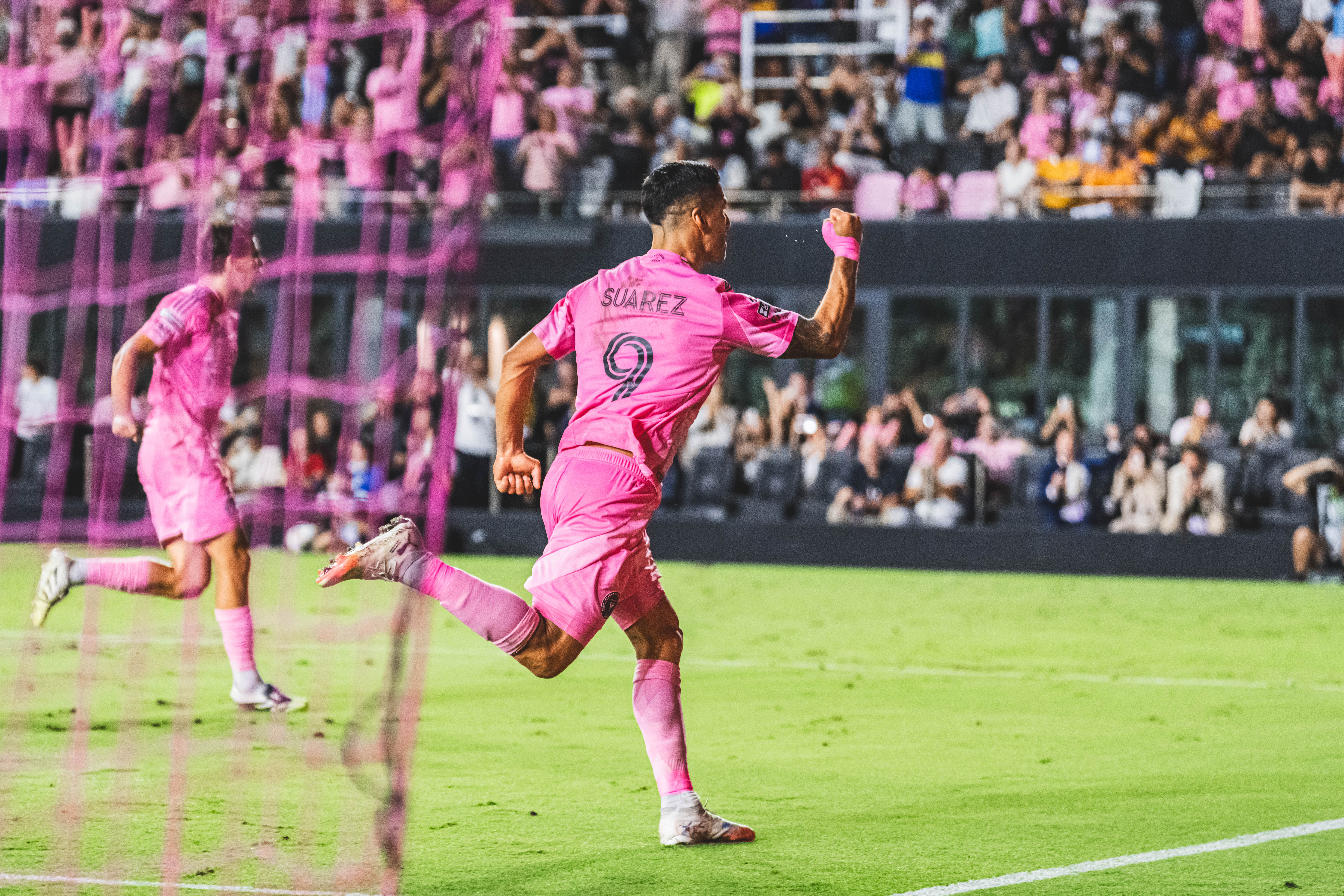 Suarez celebrates his 2nd goal.