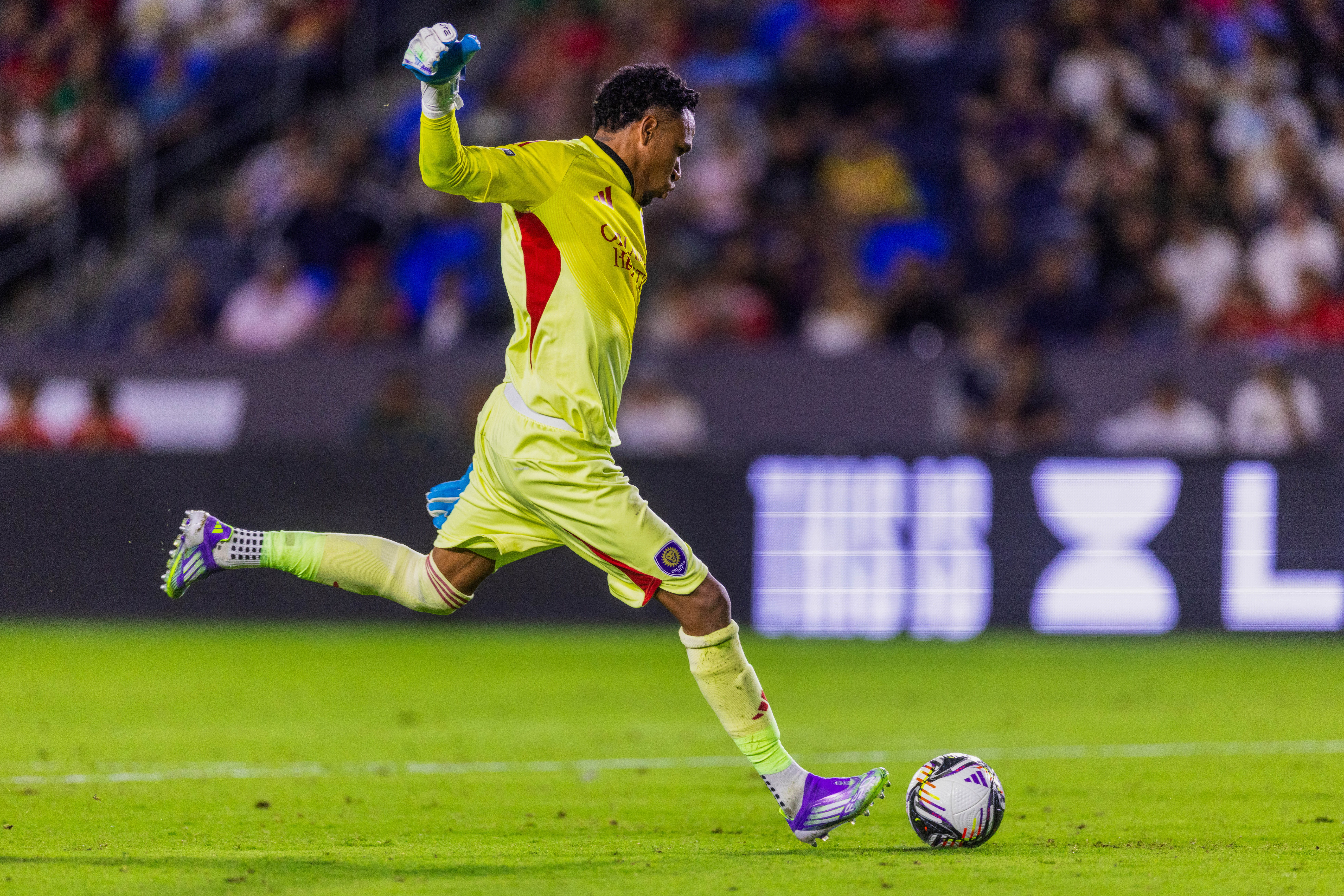 Pedro Gallese scores the winning goal.